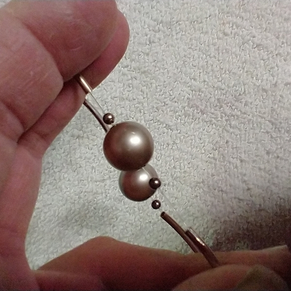 Silvertone faux pearl stretch bracelet - Picture 2 of 2